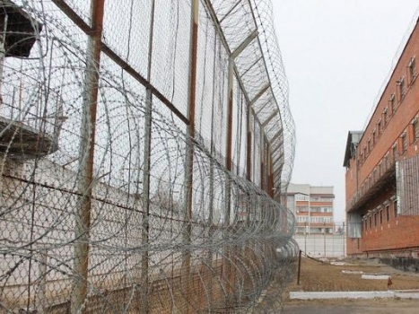 Російські тюремники, які катували та мордували полонених голодом, отримали підозри