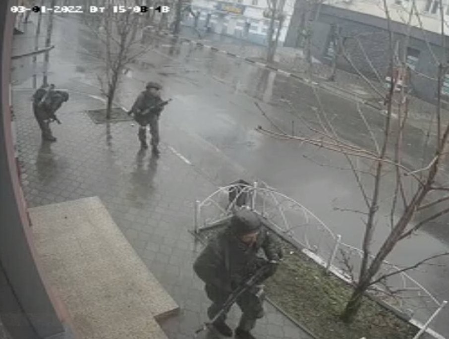 Ідентифіковано росіянина, який розстріляв трьох цивільних у Херсоні в 2022 році