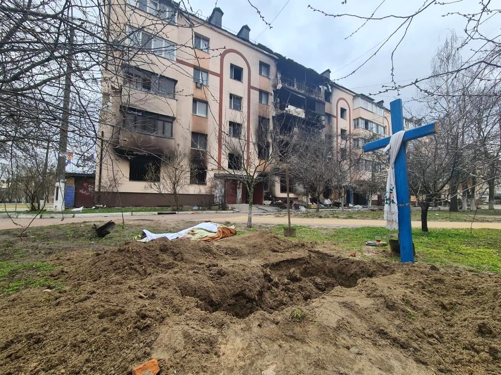 Розстріляли жінку з водою: двоє псковських десантників отримали підозру за вбивство в Бучі